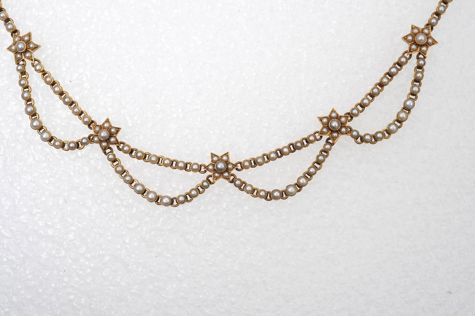 An attractive Edwardian pearl necklace, early 20th century